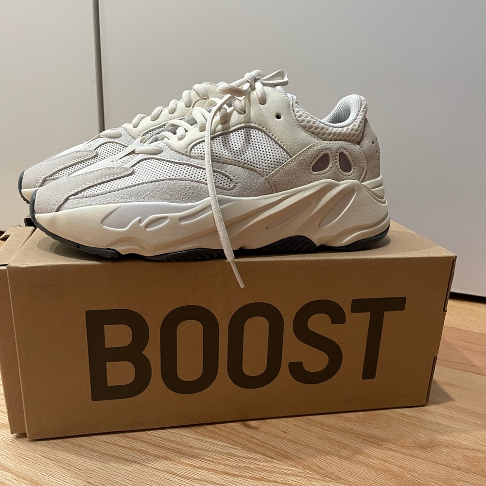 Yeezy boost 700 Analog